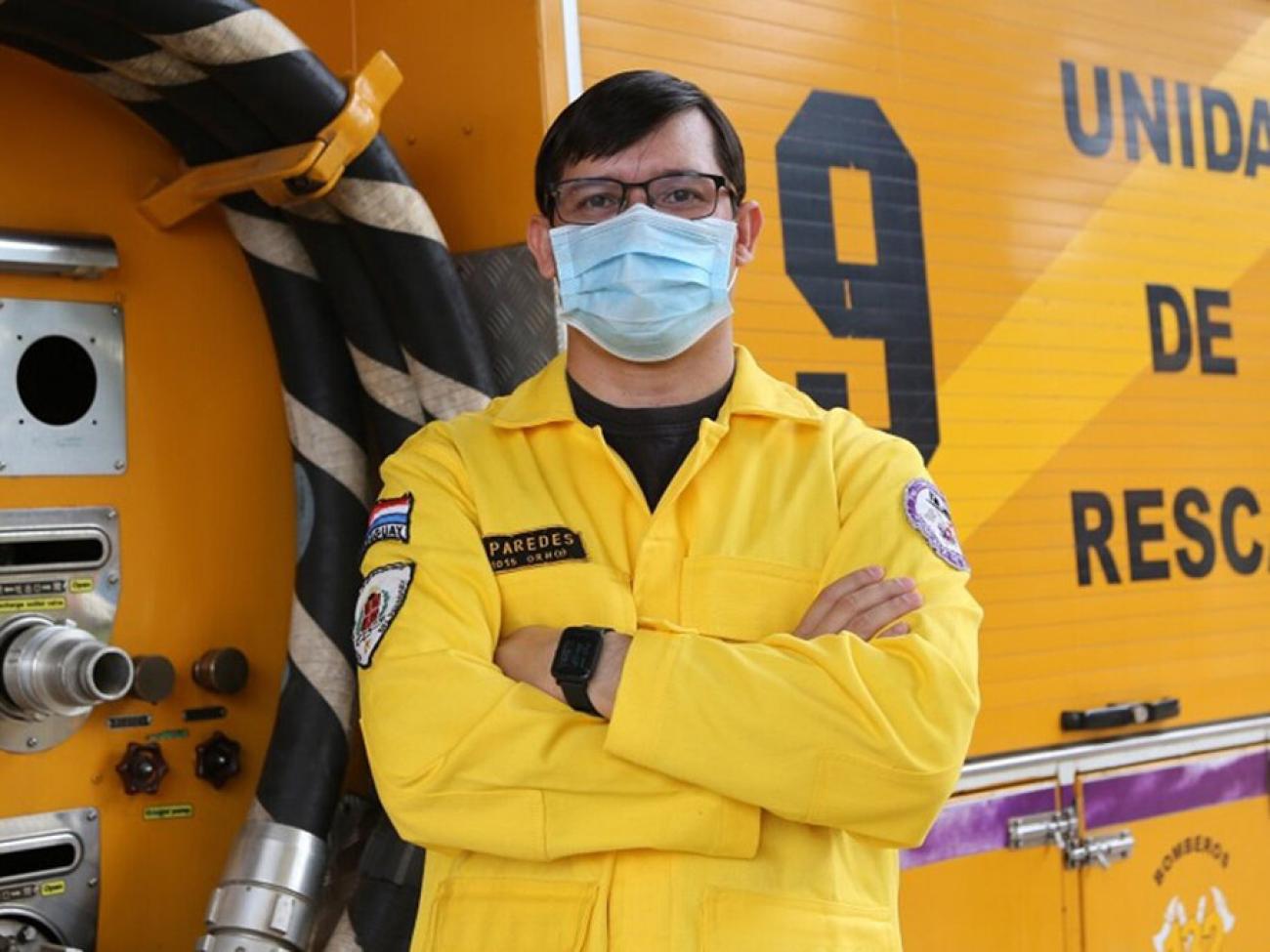 Leo Paredes, bombero voluntario.