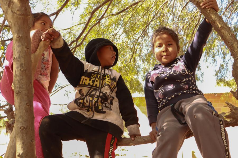 Niños de la comunidad nivaclé de Campo Loa