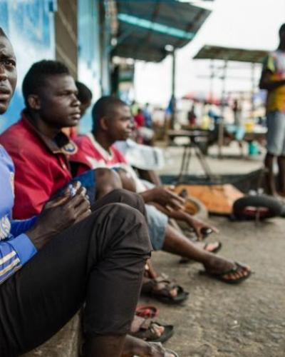 Taxistas desempleados en Liberia durante la crisis causada por el ébola en 2014.